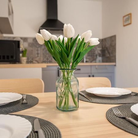 Tuenderkert Apartman Gyula Extérieur photo