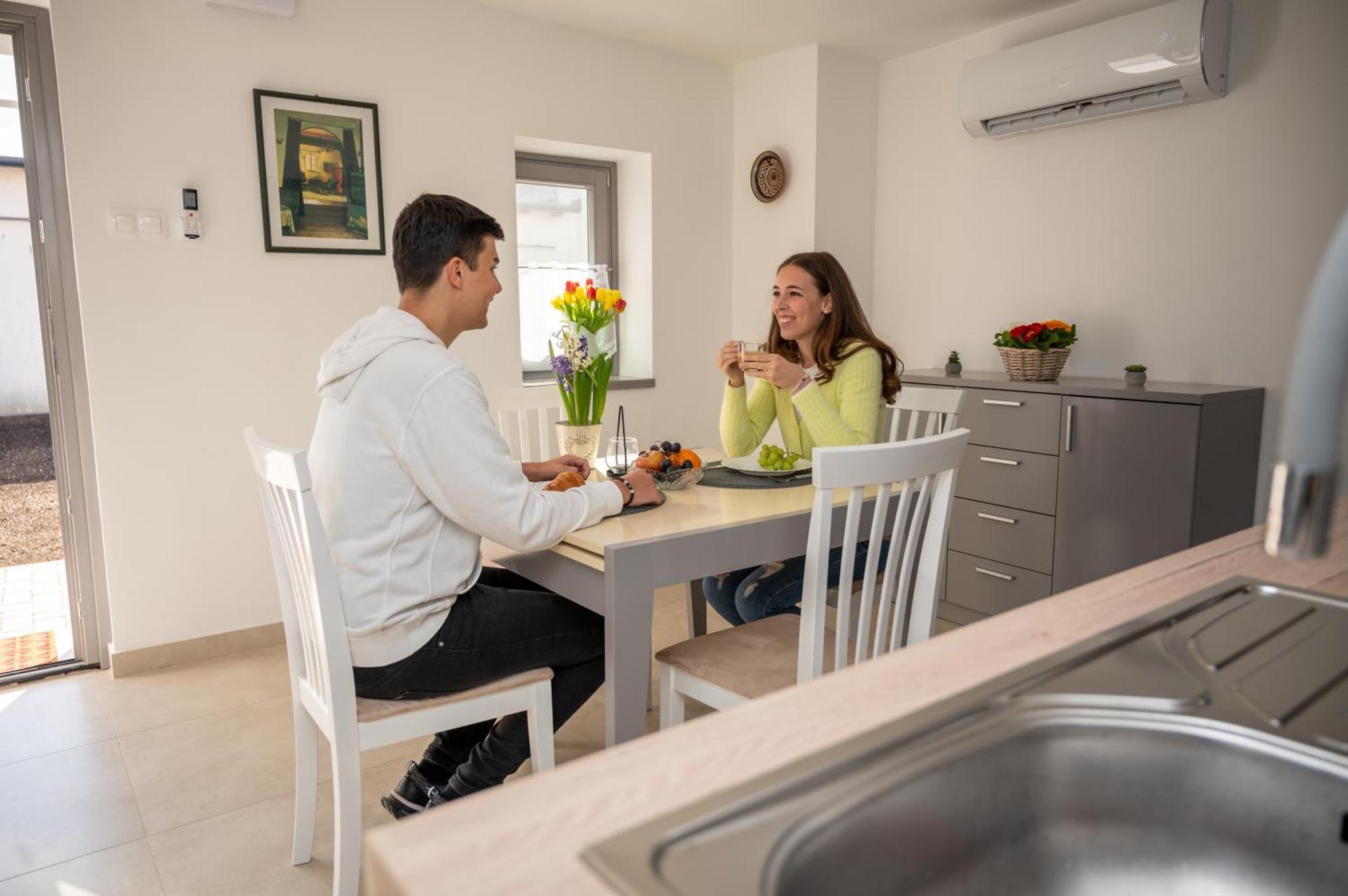 Tuenderkert Apartman Gyula Extérieur photo