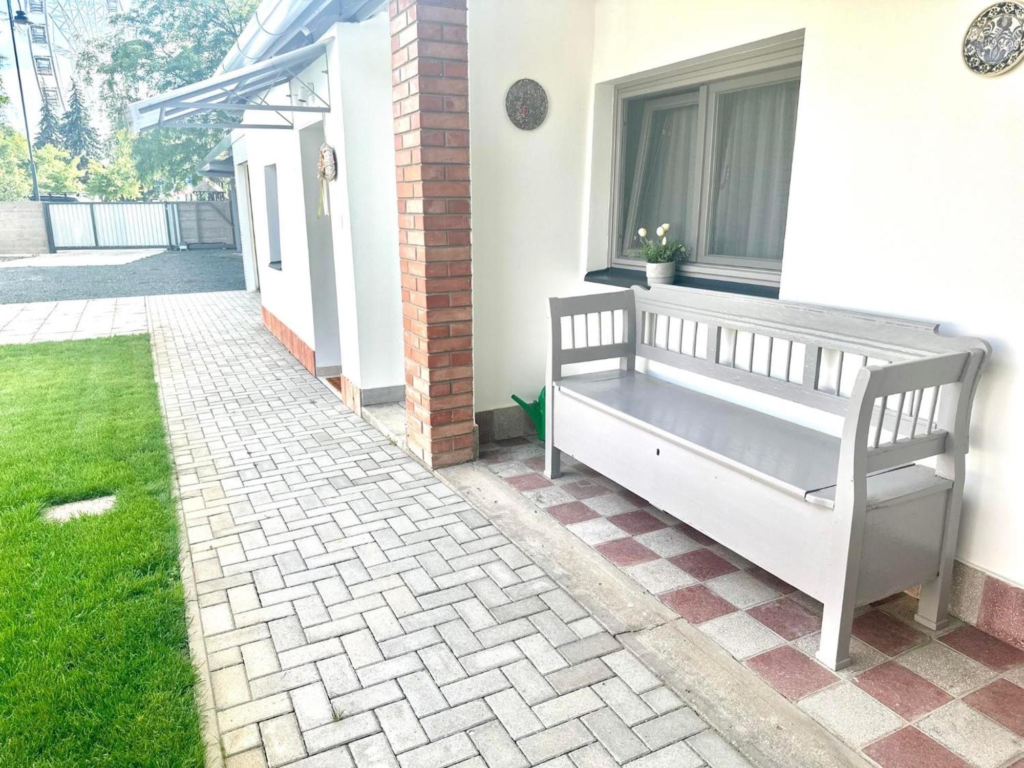 Tuenderkert Apartman Gyula Extérieur photo