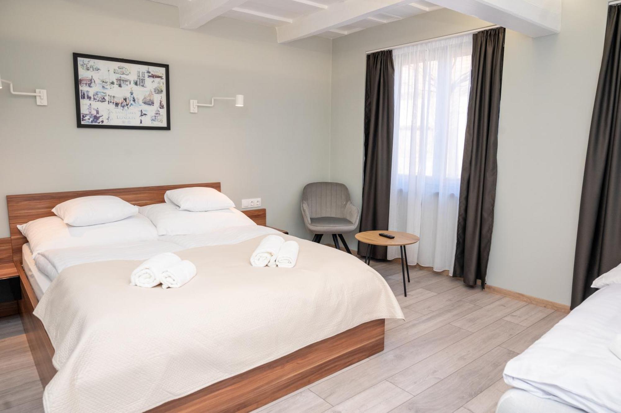 Tuenderkert Apartman Gyula Extérieur photo