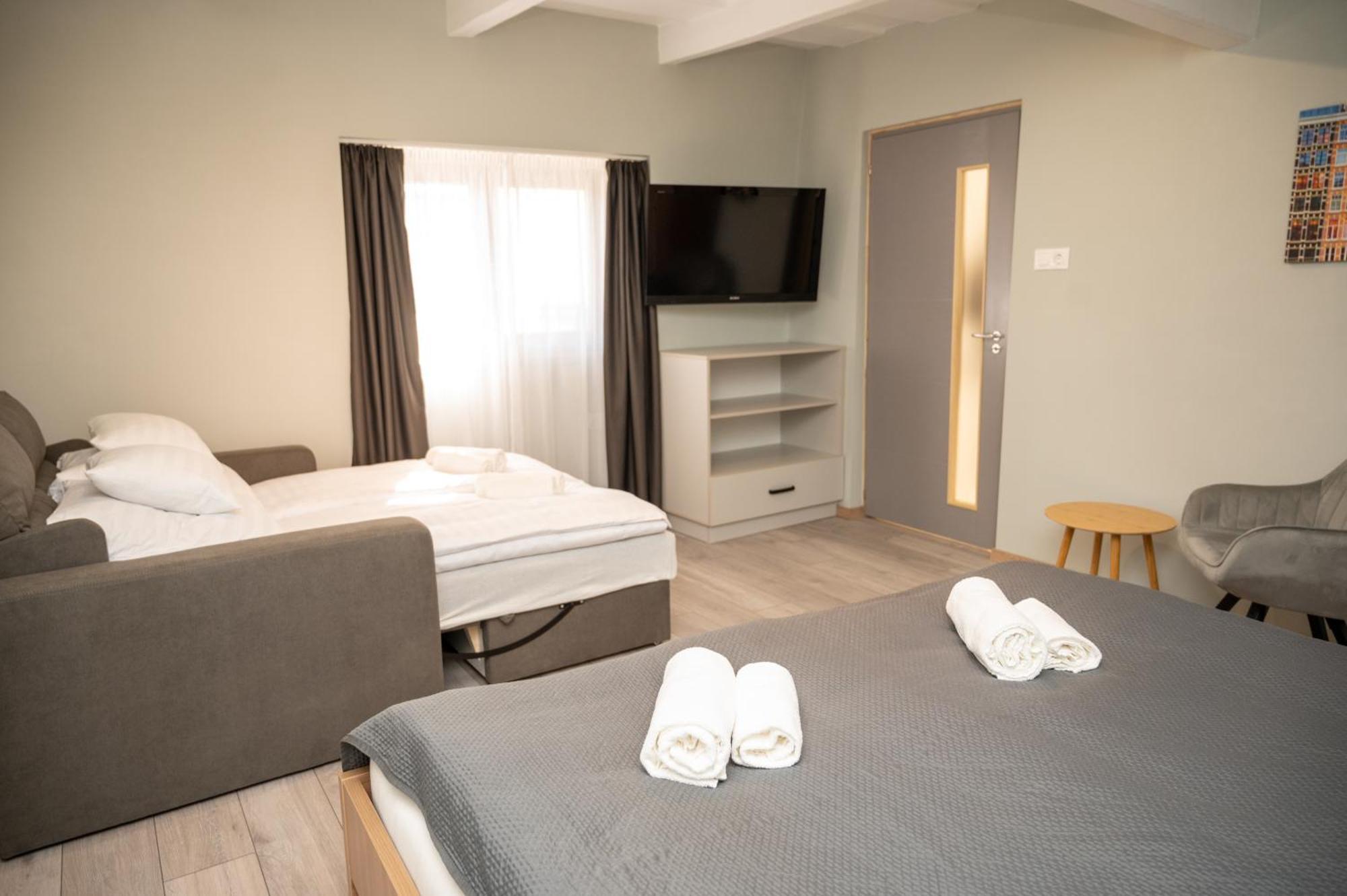 Tuenderkert Apartman Gyula Extérieur photo