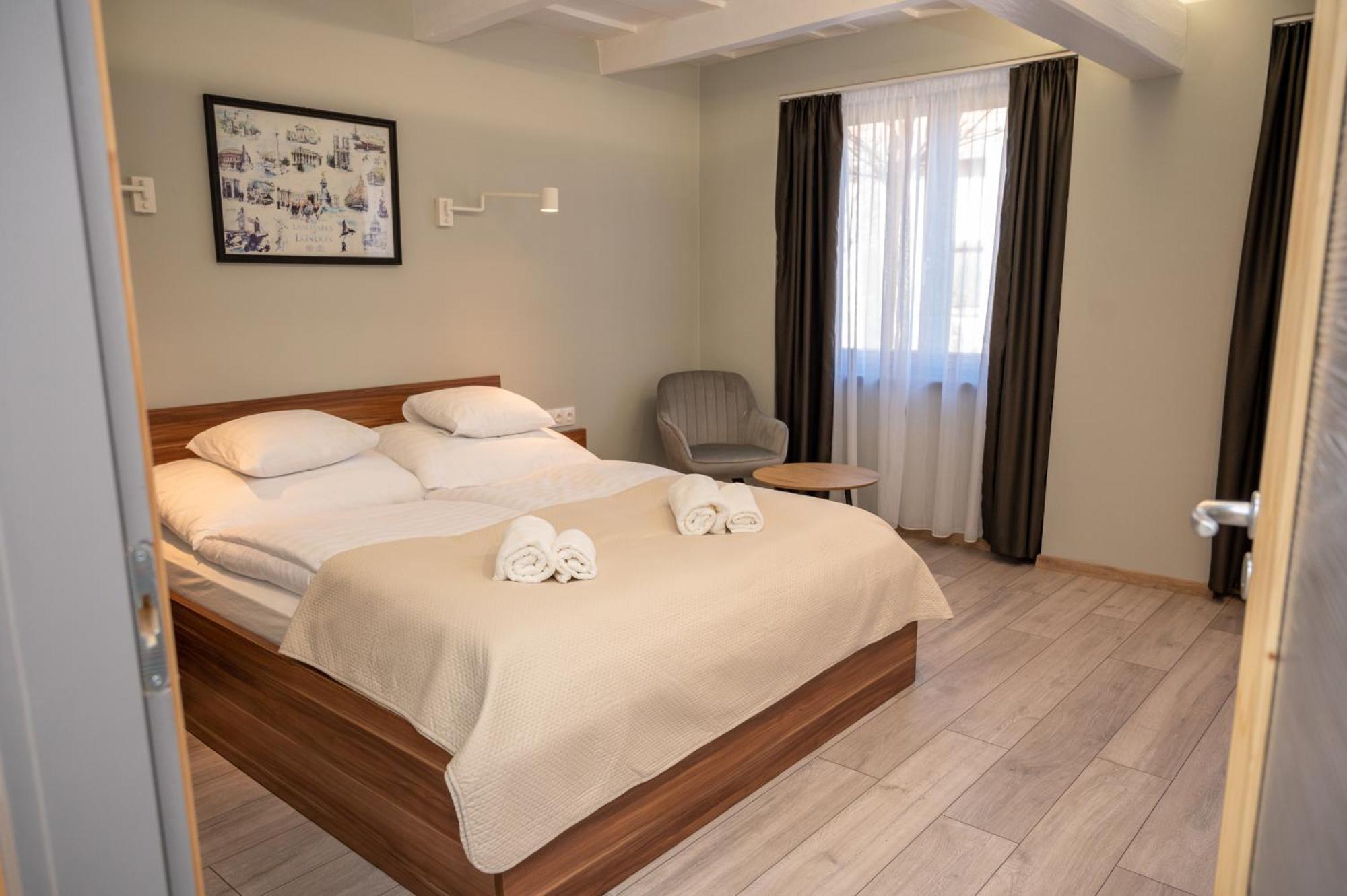 Tuenderkert Apartman Gyula Extérieur photo